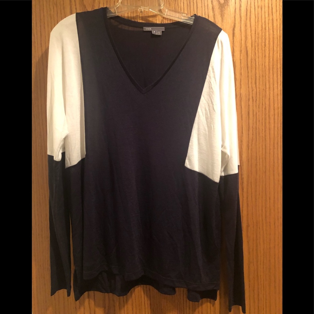 Perfect condition navy&white Vince top.